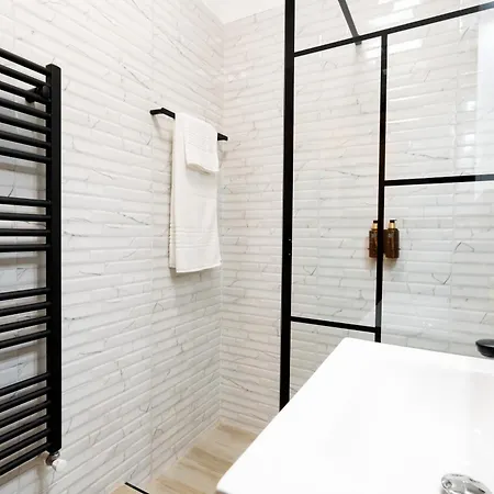 Soni Exclusive 286 Plaza With Private Parking & Self Check-in * 布加勒斯特