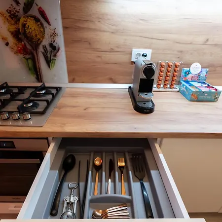 Soni Exclusive 286 Plaza With Private Parking & Self Check-in