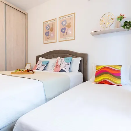 Soni Exclusive 286 Plaza With Private Parking & Self Check-in Бухарест